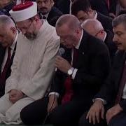 Президент Турции Эрдоган Читает Коран