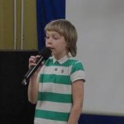 Гаврош Плывет Над Сеною Туман И Сыплет Мелкий Дождь