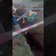 Мальчик Упал В Яму Смотреть Всем До Конца Жесть