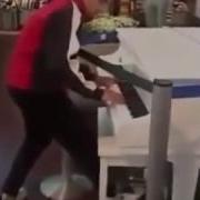 Парень В Аэропорту Проходил Мимо Рояля И Решил Сыграть