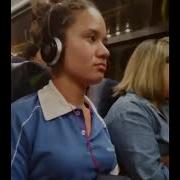 Социальный Эксперимент 2 Девушка Смотрит На Выпуклость Промежности В