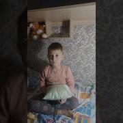 Сон Пробрался На Кровать Спрятался В Подушку