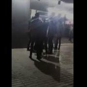 Драка Бутылкой В Голову
