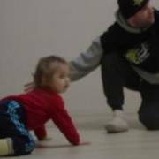 Папа С Дочкой Танцуют Break Dance С Дочкой