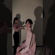 情侣亲吻过程