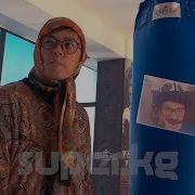 Жылмайып Коюнузчу