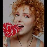Лена Кулемина Пишит Песню
