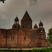Սոս Սարգսյանը Կարդում Է