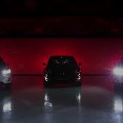 Автомобили Тесла Танцуют Под Музыку