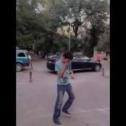 Пацан Блюет