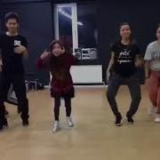 Девушка Классно Тансует На Песню Зын Зын Зын