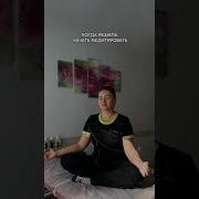 Слева Гоголь Справа Достоевский