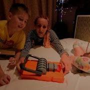 Детки И Родители Играют Мышеловка Новый Челлендж Кто Быстрее Съест