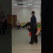 Два Дауна Танцуют