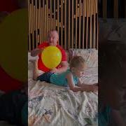 Я Смешной Небритый Папа Танцуют Мамы