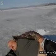 Клюёт Пьяный Мужик Спит На Льду