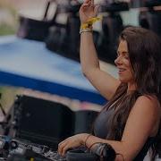 Laura Van Dam Live 2024