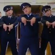 А Я Танцую На Крыше Батиной Машины