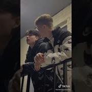 Песня Лежит На Обочине Девочки Тело