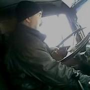 Мужик Пытается Включить Передачу На Кразе